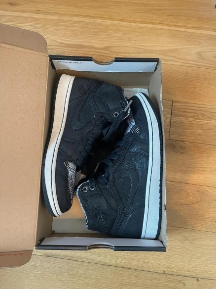 Jordan 1 Retro BHM (2015) taille 42 comme neuve