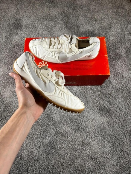 Nike Moon SP Jacquemus Soft Pearl White blanc crème - taille 39