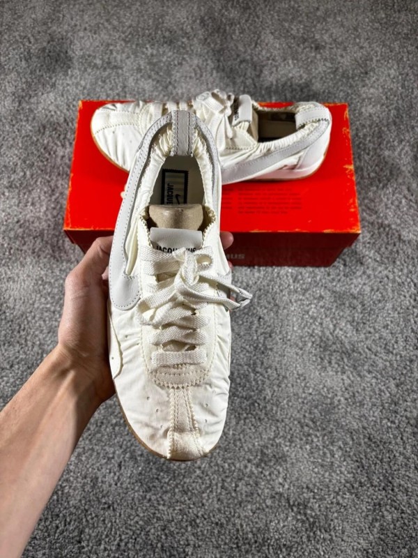 Nike Moon SP Jacquemus Soft Pearl White blanc crème - taille 39 2