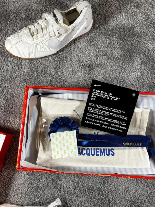 Nike Moon SP Jacquemus Soft Pearl White blanc crème - taille 39 2