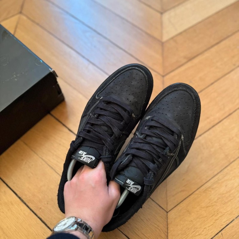 Jordan 1 low travis scott black phantom 2