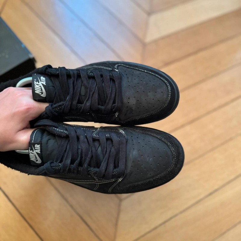 Jordan 1 low travis scott black phantom 2