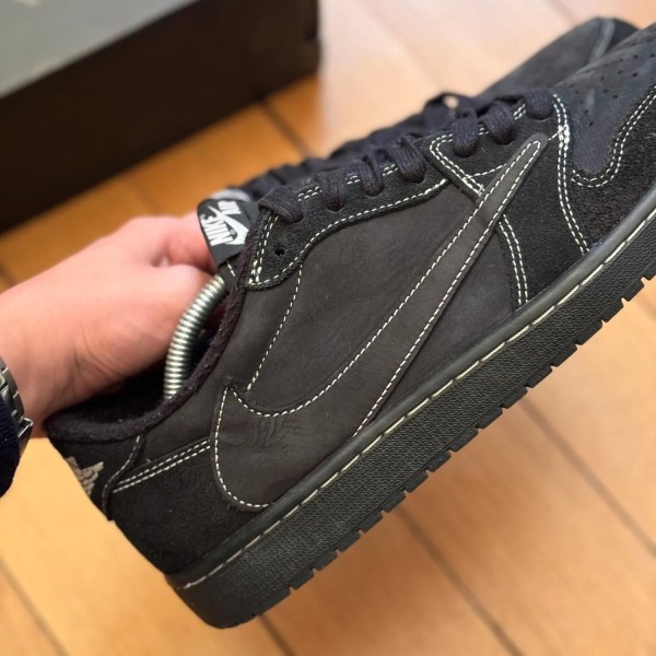Jordan 1 low travis scott black phantom