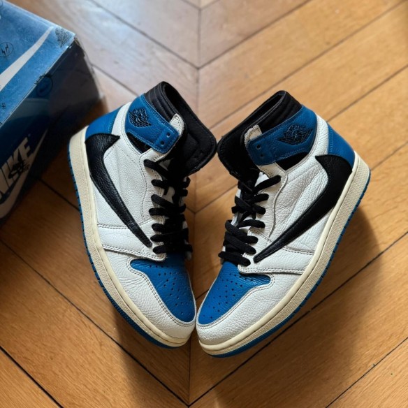 Jordan 1 high travis scott fragment