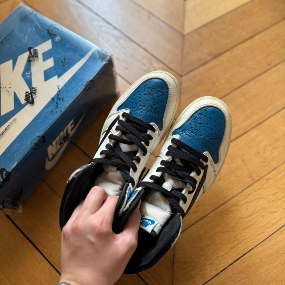 Jordan 1 high travis scott fragment
