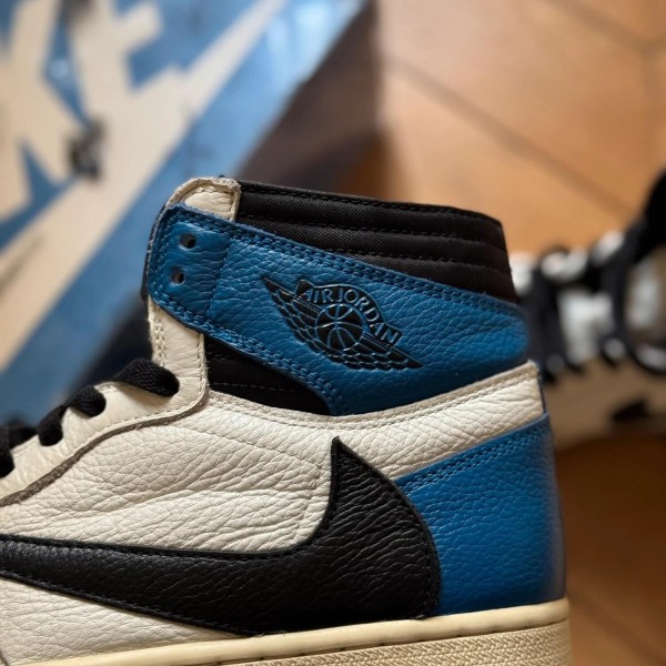 Jordan 1 high travis scott fragment