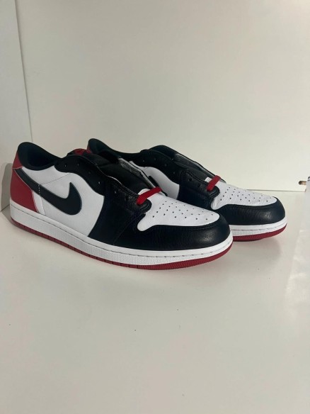 Nike air jordan 1 low black toe
