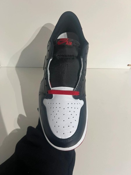 Nike air jordan 1 low black toe