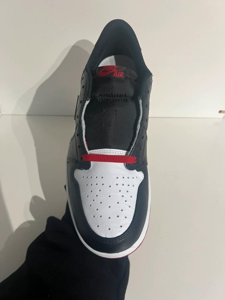 Nike air jordan 1 low black toe
