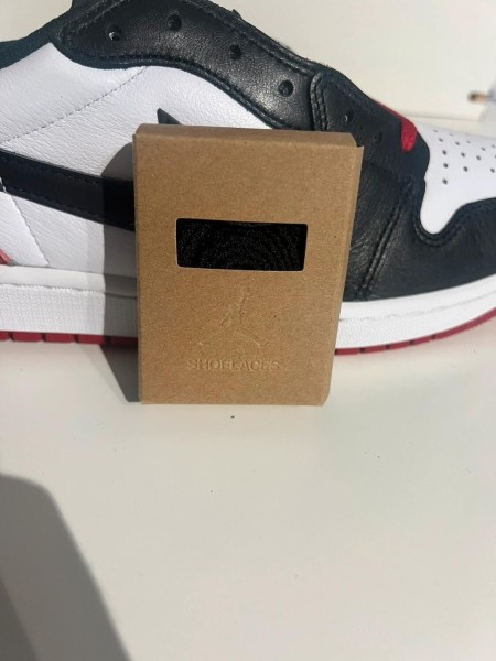 Nike air jordan 1 low black toe