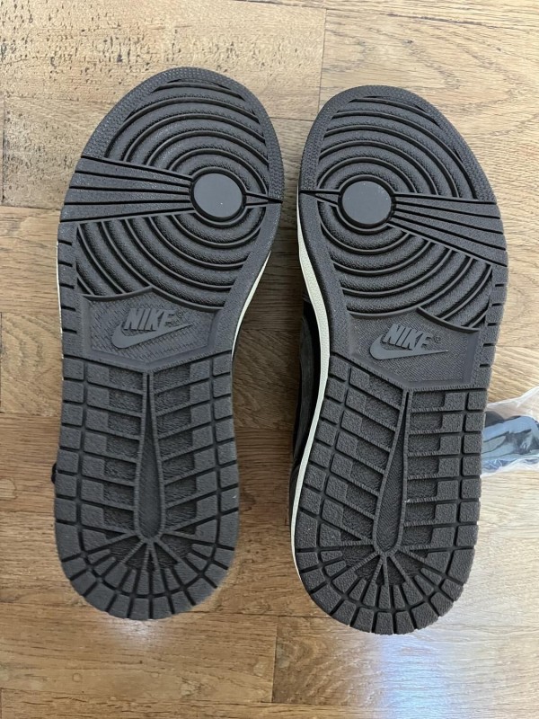 Jordan 1 Retro Low OG SP Travis Scott Mocha 2