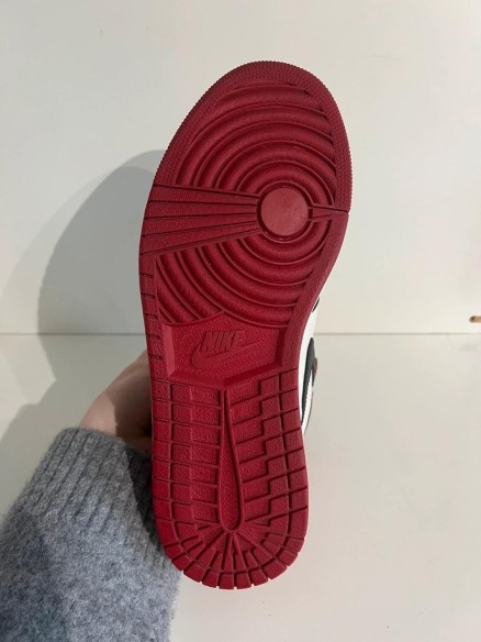 Nike air jordan 1 high bred toe