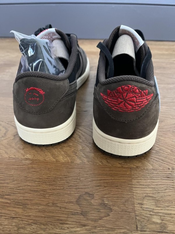 Jordan 1 Retro Low OG SP Travis Scott Mocha 2