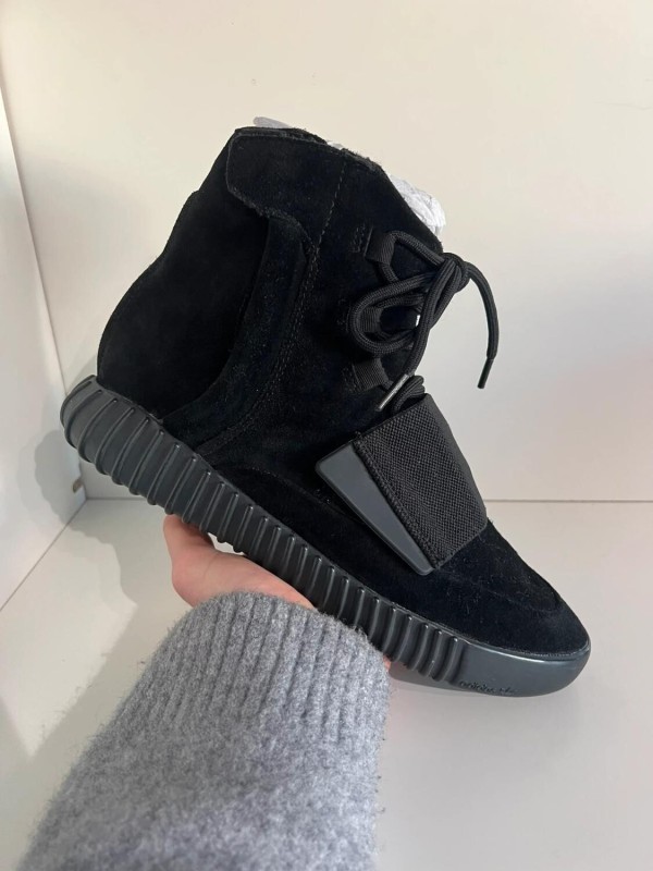Yeezy 750 Triple Black