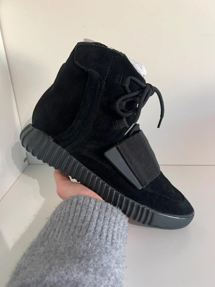 Yeezy 750 Triple Black