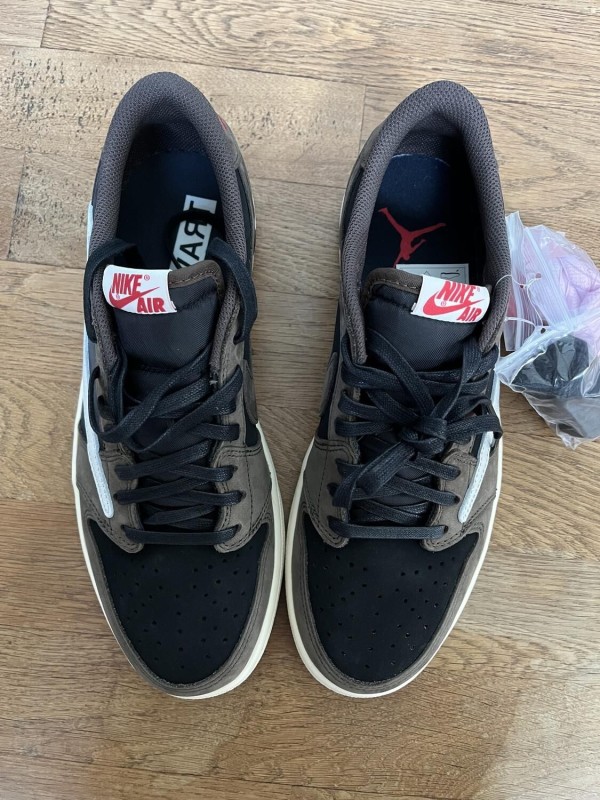 Jordan 1 Retro Low OG SP Travis Scott Mocha 2