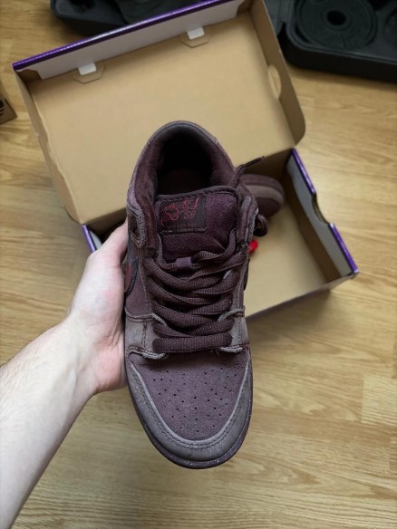 Nike sb city of love burgundy
