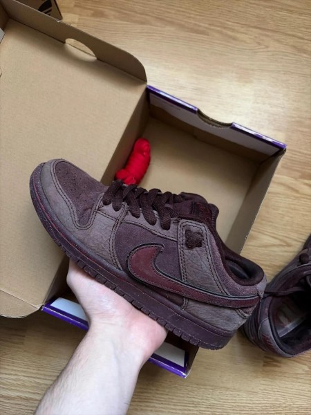 Nike sb city of love burgundy