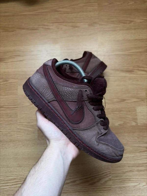 Nike sb city of love burgundy