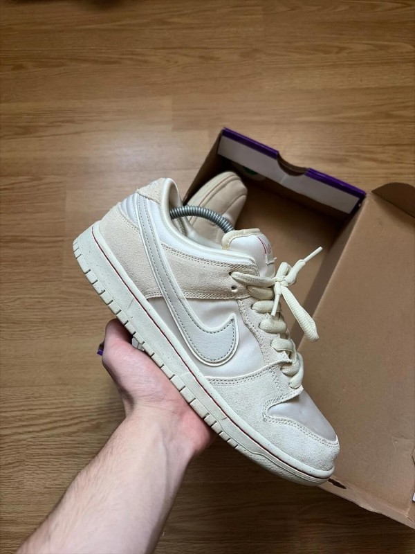 Nike sb city of love beige