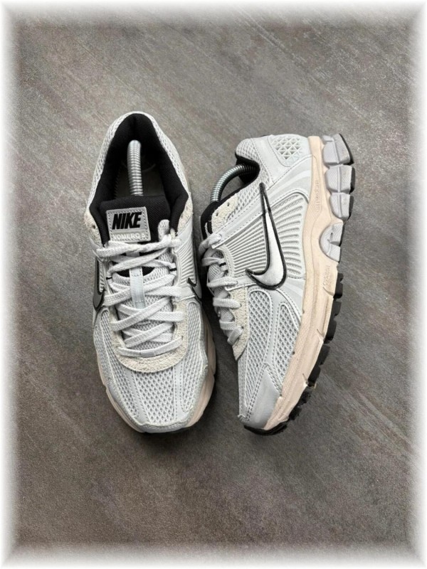 Nike vomero 5 - taille 40