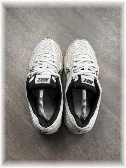 Nike vomero 5 - taille 40
