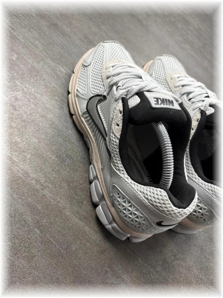 Nike vomero 5 - taille 40