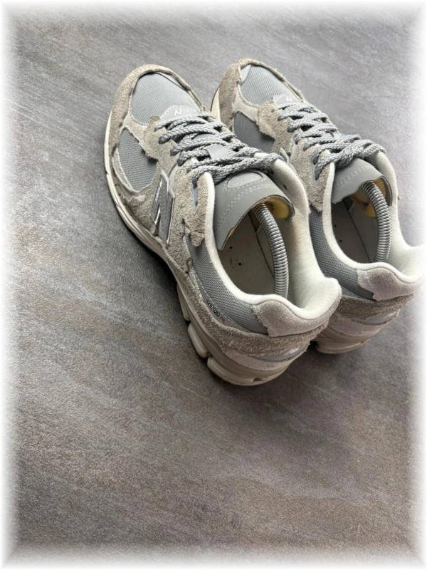 New balance 2002r protection pack grey / taille 44,5 2