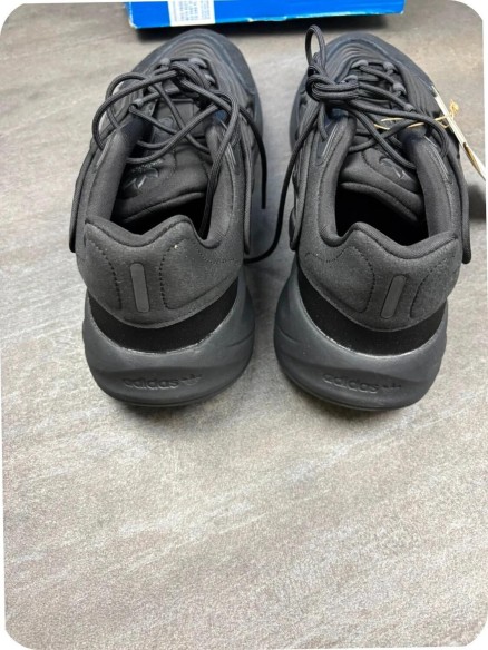 Adidas ozelia black - taille 46 2/3