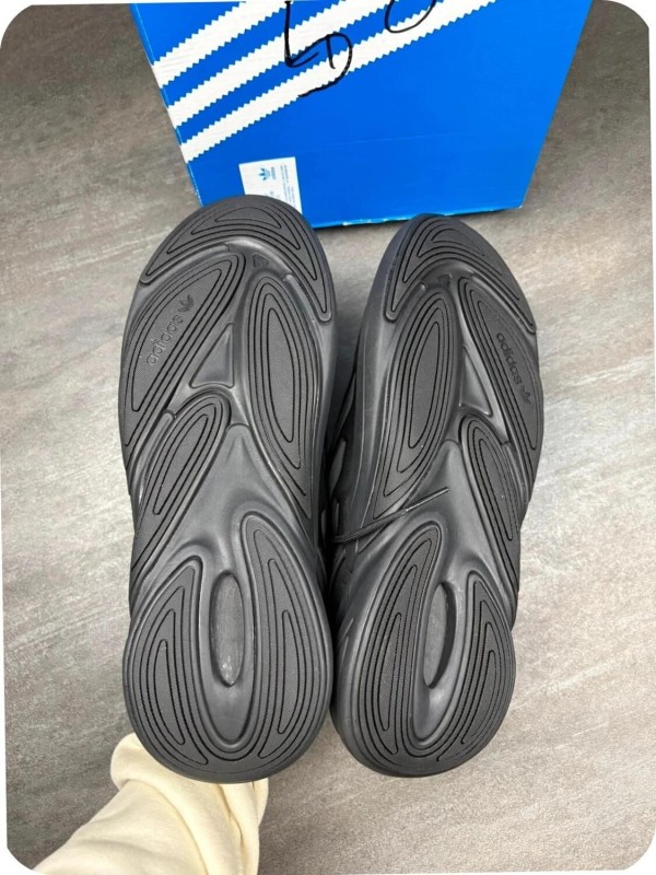 Adidas ozelia black - taille 46 2/3 2