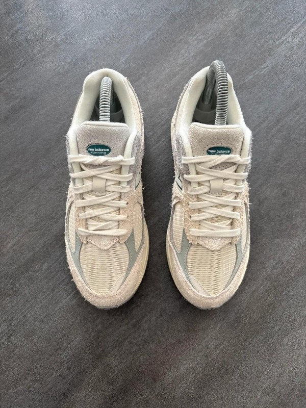 New balance 2002r beige / crème - taille 36 2