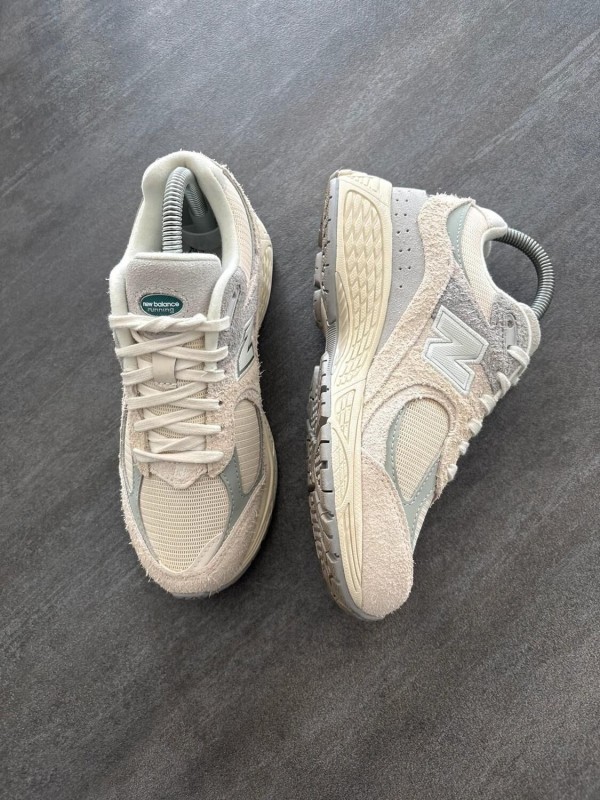 New balance 2002r beige / crème - taille 36 2
