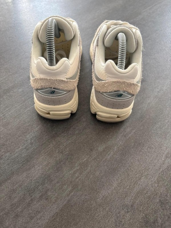 New balance 2002r beige / crème - taille 36 2