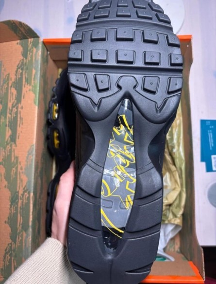 Nike air max 95 corteiz honey noir taille 44