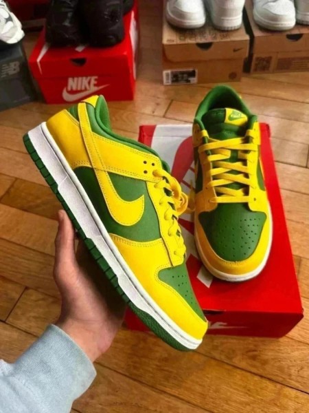 Dunk low reverse brazil taille 44 neuve