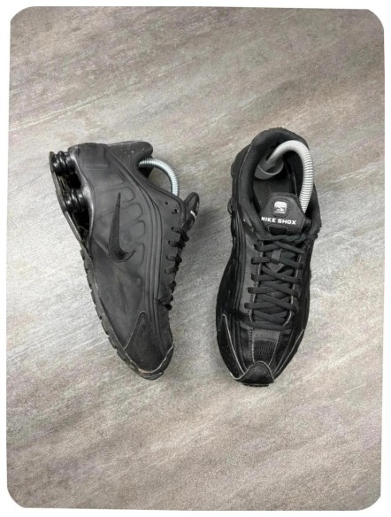 Nike shox r4 black ( taille 39 )