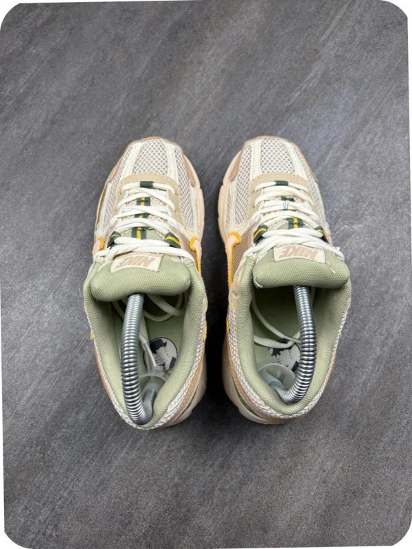 Nike Vomero 5 pale ivory oil green - taille 36 2