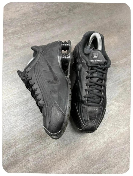Nike shox r4 black ( taille 39 )
