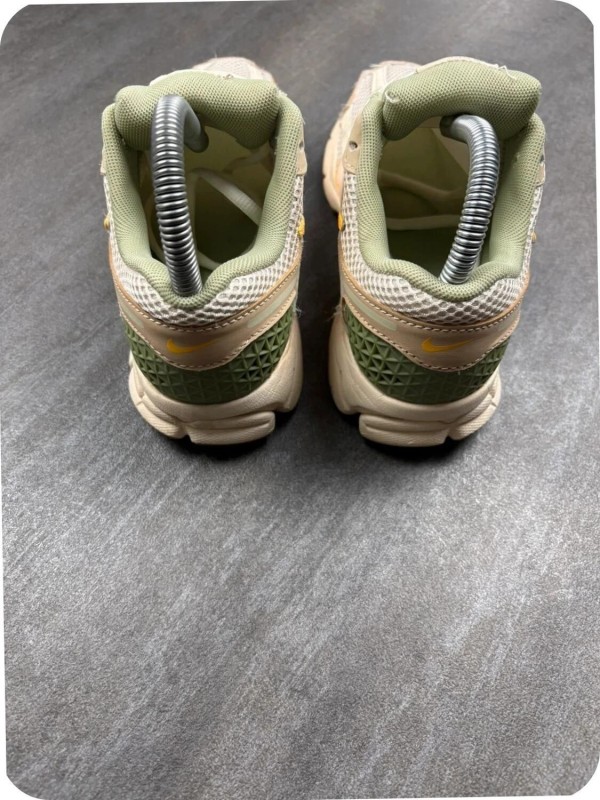 Nike Vomero 5 pale ivory oil green - taille 36 2