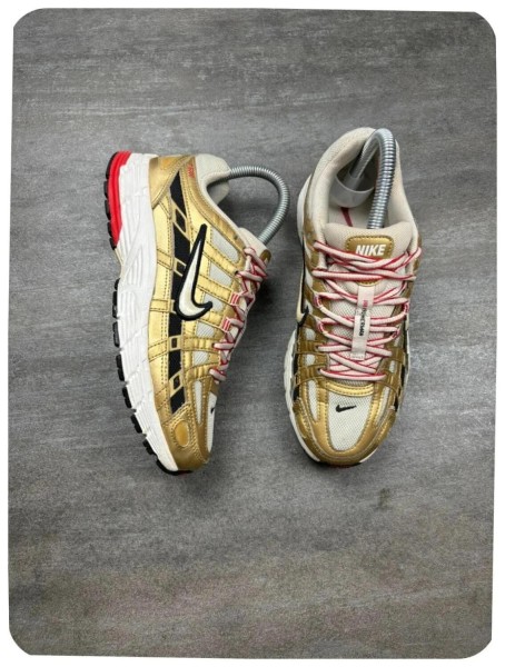 Nike p-6000 doré ( taille 36 )