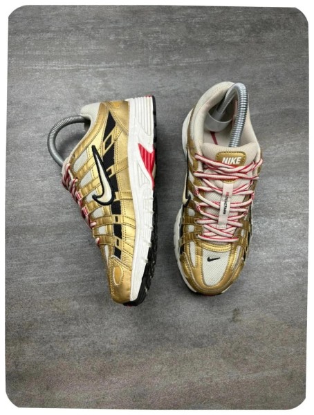 Nike p-6000 doré ( taille 36 )