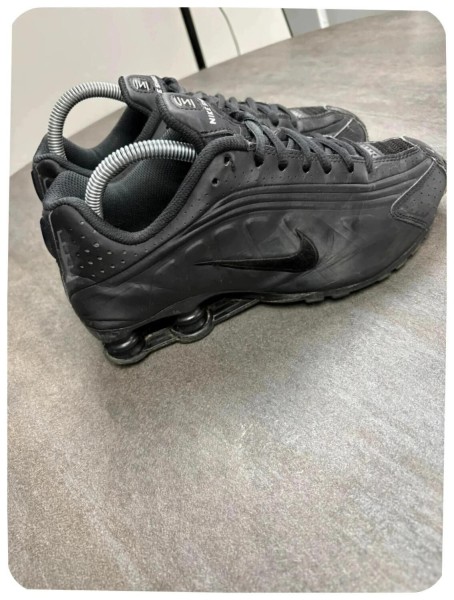 Nike shox r4 black ( taille 39 )