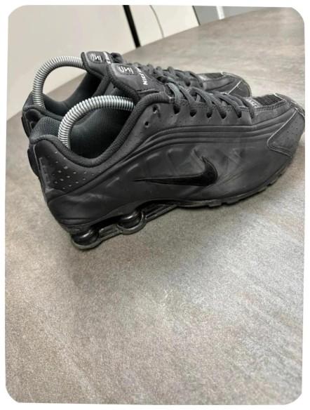 Nike shox r4 black ( taille 39 )