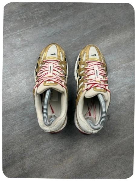 Nike p-6000 doré ( taille 36 )