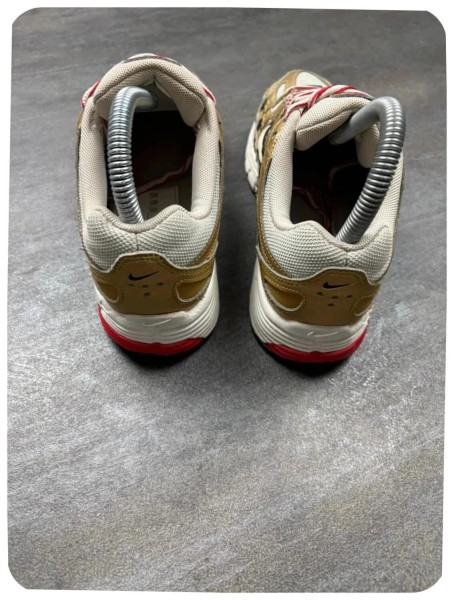 Nike p-6000 doré ( taille 36 )