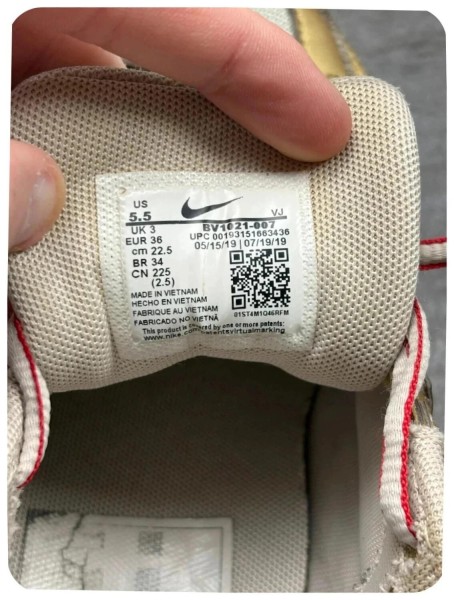 Nike p-6000 doré ( taille 36 )