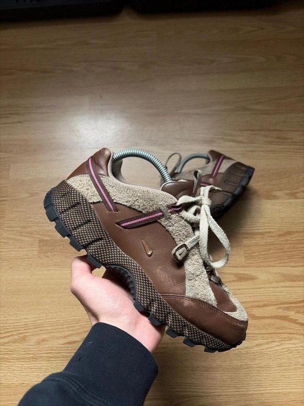 Nike air humara jacquemus marron