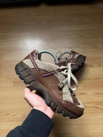 Nike air humara jacquemus marron