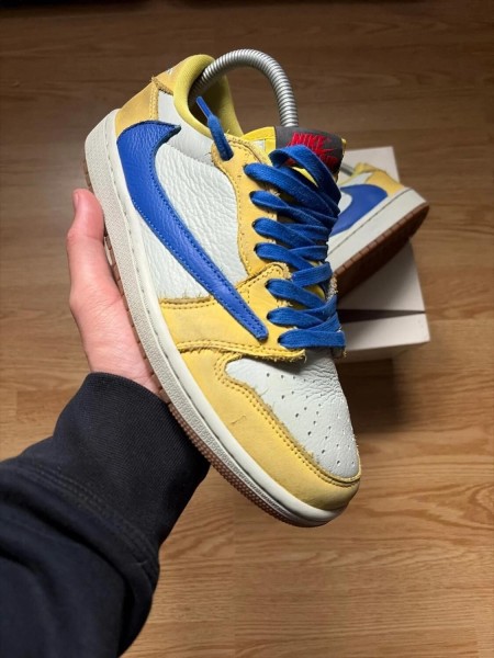 Air Jordan 1 low Travis Scott canary