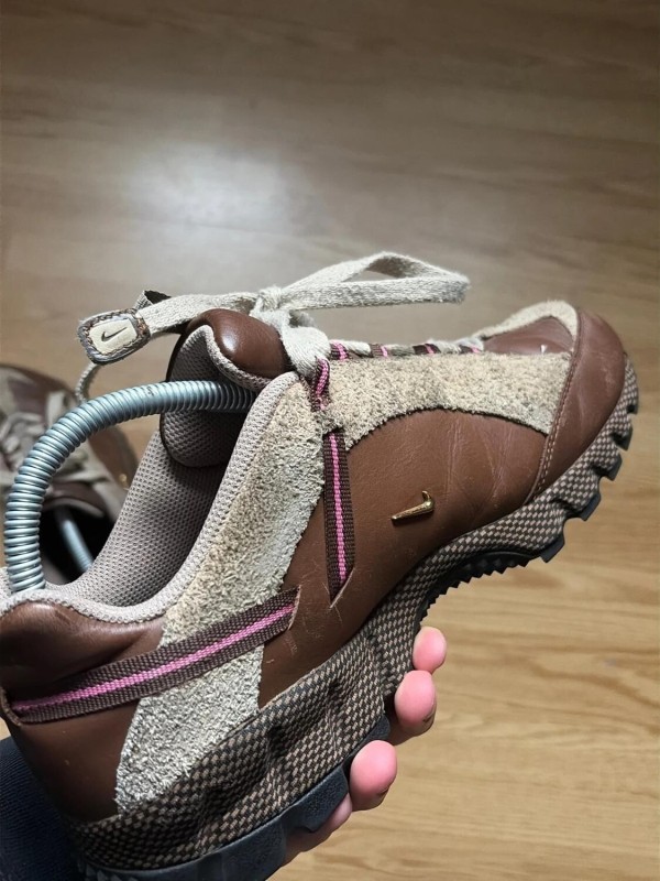 Nike air humara jacquemus marron 2